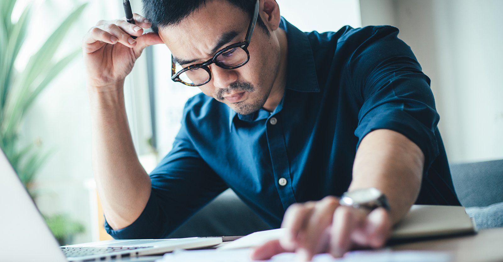 Penulis memilih antara jurnal nasional, jurnal SINTA, dan jurnal non-SINTA di layar laptop